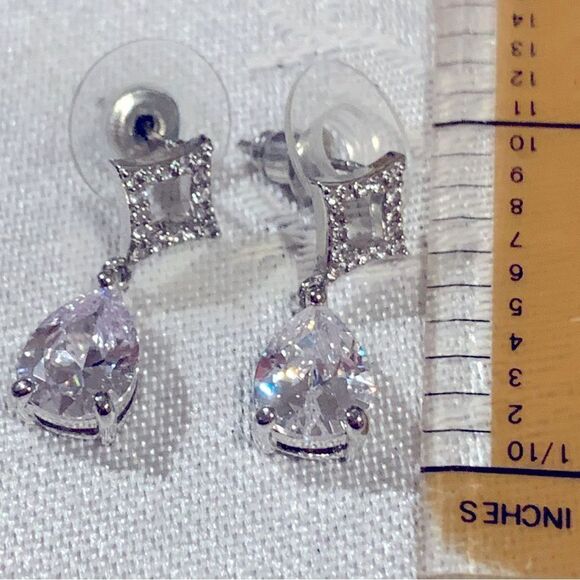 Sparking Cubic Zirconia Earrings Pear Shaped & Rhinestones .75” Gorgeous - Picture 2 of 2